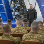 Кличко вручил знаки отличия от столицы бойцам Нацгвардии ко Дню НГУ