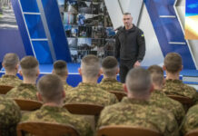 Кличко вручил знаки отличия от столицы бойцам Нацгвардии ко Дню НГУ