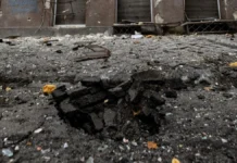 Війська РФ поцілили по квартирі у центрі Херсона. ВІДЕО