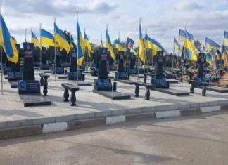 Ритуальна служба Херсона оголосила закупівлю прапорів і флагштоків для могил військових