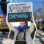 “Ти живий, я це знаю”. Як донька безвісти зниклого військового організовує акції підтримки родин полонених