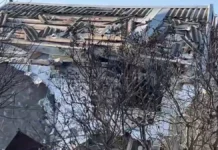 Війська РФ влучили у будинок в одному з районів Херсона, поранена людина. ВІДЕО