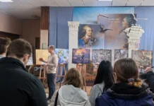 В окупованому Генічеську показали роздруківки творів, викрадених з Херсонського художнього музею