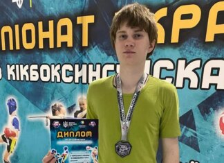 Херсонський кікбоксер отримав “срібло” на Чемпіонаті України