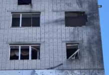 Окупаційні війська спрямували безпілотник по багатоповерхівці у Херсоні. ВІДЕО