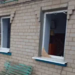 У передмісті Херсона російський безпілотник влучив у будинок, поранена людина. ФОТО