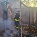 На Херсонщині у двох селах через російські атаки горіли будинки. ФОТО