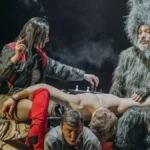 “Глядачі шоковані”. Актор з Херсона розповів про тур вистави “Я бачу вас цікавить пітьма”