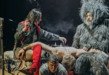 “Глядачі шоковані”. Актор з Херсона розповів про тур вистави “Я бачу вас цікавить пітьма”