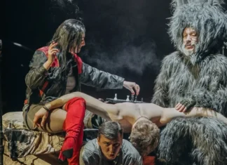 “Глядачі шоковані”. Актор з Херсона розповів про тур вистави “Я бачу вас цікавить пітьма”