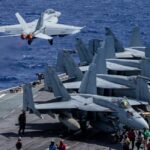 Пилота маленького самолета едва не атаковали истребители и авианосец США: что случилось