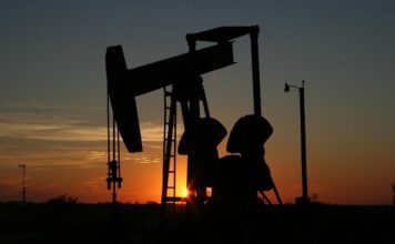 Bloomberg: Индия продолжит покупать много российской нефти, поскольку угроза санкций США угасает
