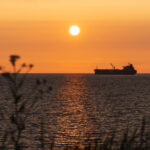 Экспорт нефти из России упал до годового минимума после ударов Украины