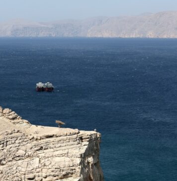 Цены на нефть резко упали: рынок отреагировал на заявление Ирана об открытии Ормузского пролива