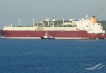 Bloomberg: Два танкера с катарским LNG хотели пройти через Ормузский пролив, но развернулись