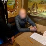 «Позорный факт». Сотрудника Укрзалізниці задержали по подозрению во взятке $100 000