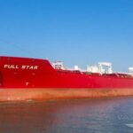 Bloomberg: Танкер под санкциями США прошел через Ормузский пролив, испытывая блокаду Трампа