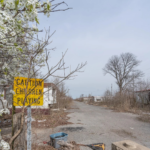 Все исчезли за один день: блогер обнаружил заброшенный район города с пустыми улицами (фото, видео)