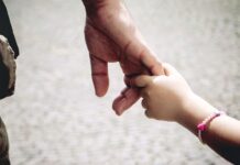 Разлучили с матерью и сестрами: Италия незаконно отдала на усыновление украинского ребенка