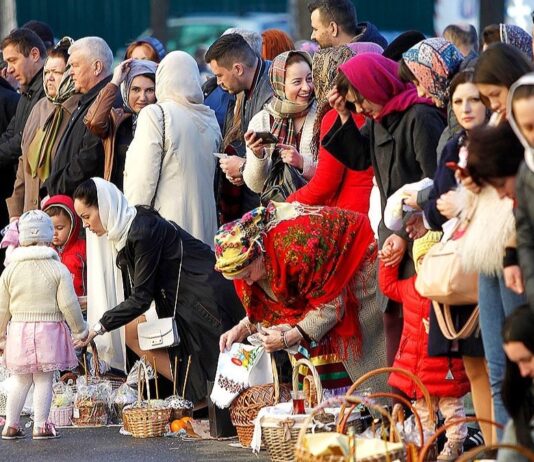 Золотые крашанки, покупные паски и поросенок в ночвах: этнограф рассказал, как украинцы праздновали Пасху