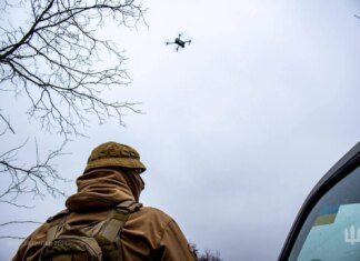 Українські морпіхи атакували окупантів FPV-дронами у Скадовську (відео)