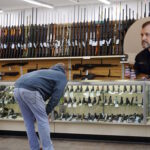 Украинцам могут разрешить короткоствольное огнестрельное оружие: глава МВД сделал заявление