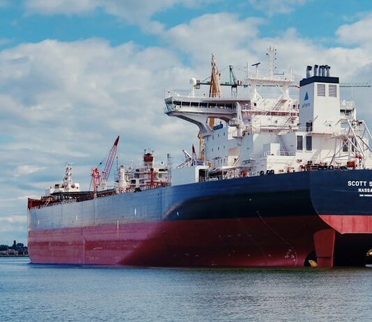 Эстония не будет задерживать суда «теневого флота» РФ: Таллинн считает это рискованным