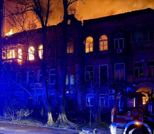 Россияне ударили ракетами по жилым кварталам Киева и Днепра: что известно (видео)