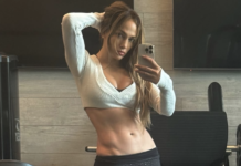 56-летняя Дженнифер Лопес в обтягивающих лосинах поразила стальным прессом (фото)