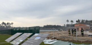 Российский дрон упал на Национальном военном кладбище во время церемонии захоронения (фото)