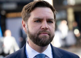 Джей Ди Вэнс приехал в Венгрию, чтобы поддержать Орбана перед выборами, — NYT