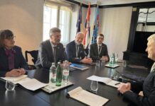 Порошенко обсудил с премьером Хорватии поддержку ВСУ и евроинтеграцию Украины
