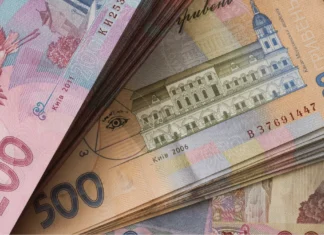 Які зарплати отримали керівники департаментів Херсонської ОВА у березні 2026 року