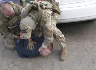 На окупованій Херсонщині засудили чоловіка, який нібито підпалив танк у березні 2022 року