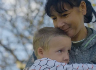 Матері вдалося повернути сина, якого росіяни викрали з херсонського будинку дитини