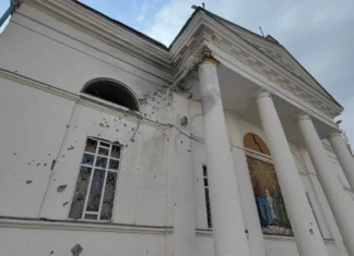 У Херсоні військові РФ обстріляли Свято-Духівський кафедральний собор. ФОТО. ВІДЕО