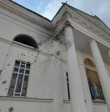 У Херсоні військові РФ обстріляли Свято-Духівський кафедральний собор. ФОТО. ВІДЕО