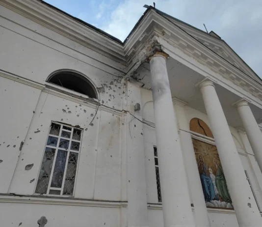 У Херсоні військові РФ обстріляли Свято-Духівський кафедральний собор. ФОТО. ВІДЕО