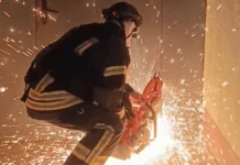 Через атаку дрона у квартирі виникла пожежа. Надзвичайники врятували херсонця