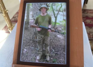 У Херсоні попрощалися із загиблим військовим Романом Івановим