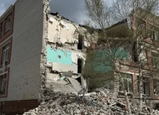 Військові РФ атакували КАБами Степанівку на Херсонщині. Пошкоджені школа і лікарня, є поранені