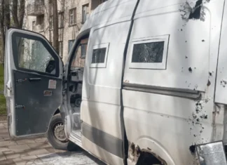 У Херсоні російський дрон атакував автівку волонтерів організації «Сильні бо вільні»