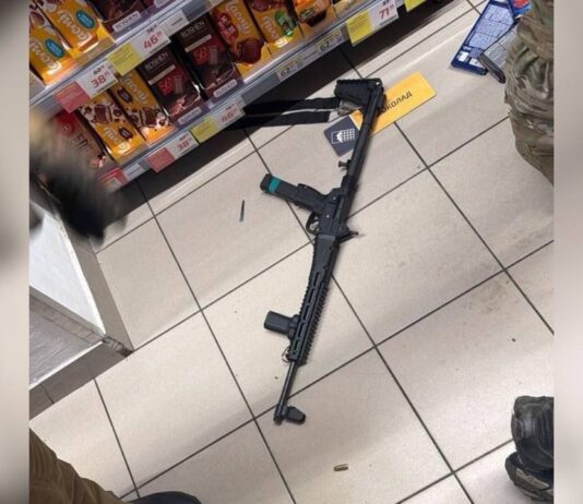 «Не Калашников и не оружие с войны»: Карась раскрыл, чем был вооружен стрелок в Киеве (видео)