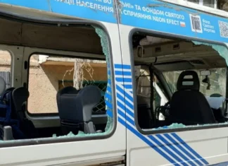 Дрон атакував соціальне таксі та евакуаційну автівку ГО «Сильні бо вільні» в Херсоні. ФОТО