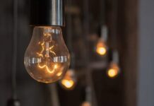 Рост цен на электроэнергию может уничтожить Украину, — экономист