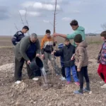 “Мріє вирощувати херсонські кавуни”. Родина з Херсонщини відновлює господарство у Львівській області