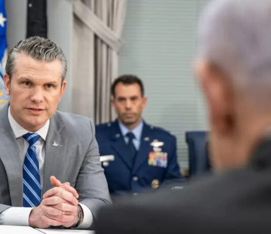 Вслед за генпрокурором: глава Пентагона требует у начальника штаба Сухопутных войск США немедленно уходить в отставку