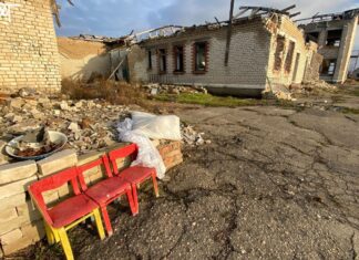 У Херсонській громаді з 1 вересня призупиняють роботу більшості шкіл і дитсадків