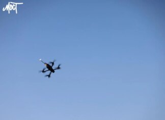 Війська РФ скинули вибухівку на комунальне авто у Херсоні: є поранений