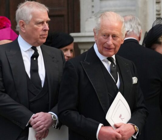 Хотел вывезти даже шторы: две прихоти бывшего принца Эндрю довели короля Чарльза «до предела»